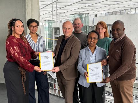 v.l.n.r: Johara Sarhan, Manuela Bauche, Sven Lehmann, Sebastian Huber, Awet Tesfaiesus, Merel Fuchs, Akinola Famson  Bildrechte: Sven Lehmann.